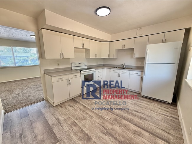 Building Photo - 625 El Rancho Blvd