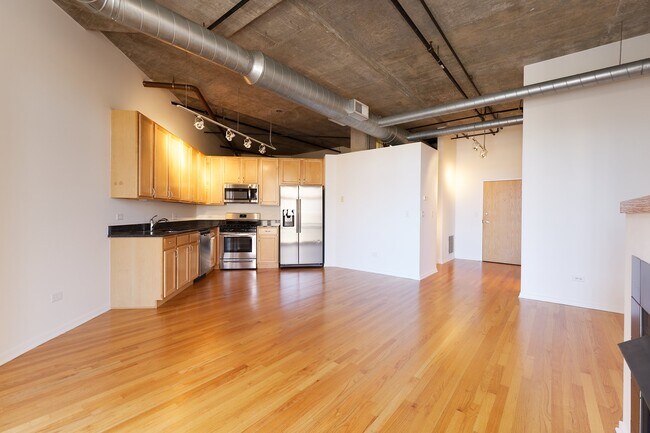 Building Photo - 933 W Van Buren St