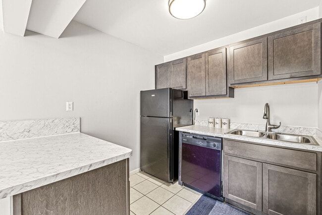 Building Photo - Harbour Pointe