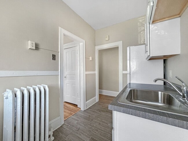 Building Photo - 1019 W 31st St