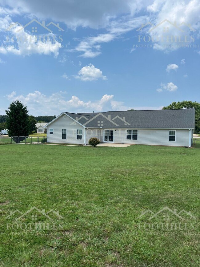 Building Photo - 119 McClain Lake Drive