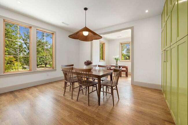 Building Photo - 501 NW B St