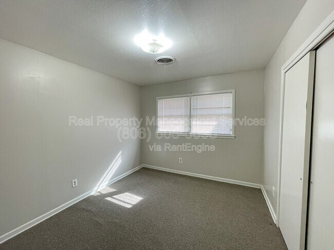 Building Photo - 5424 6th St