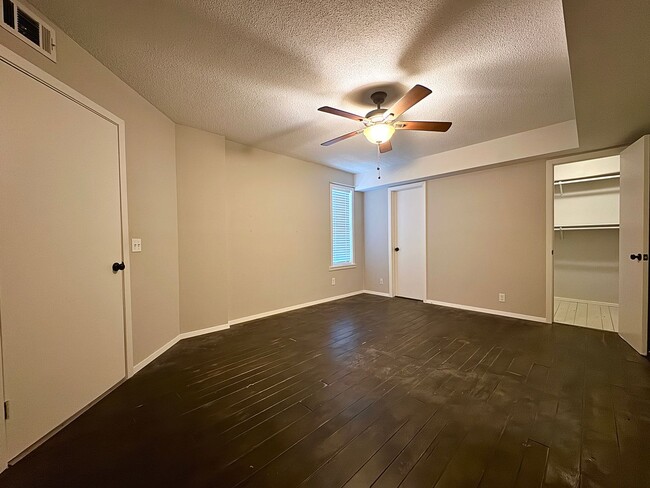 Building Photo - 4 Bedroom/ 2.5 Bathroom Home in Tanglewood...