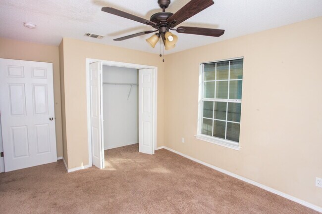Building Photo - Charming 3-Bedroom Home Near Downtown Pens...