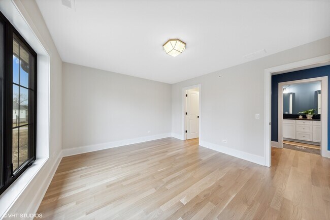 Building Photo - 1123 Pin Oak Dr