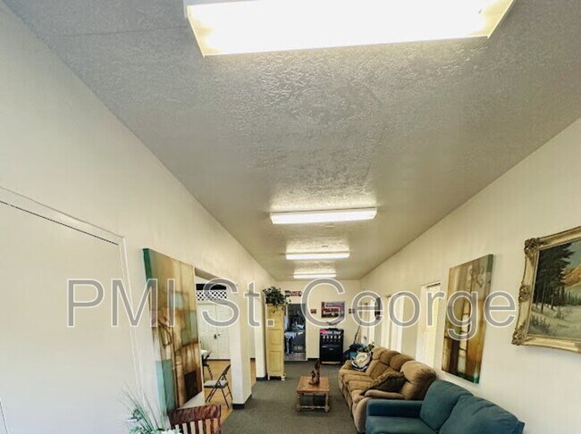 Building Photo - 2990 E Riverside Dr