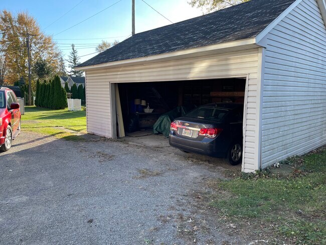 Shared 2 car garage - 661 N Washington St