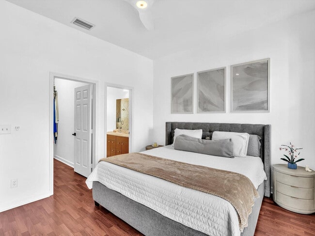 Building Photo - 2329 Vintage Dr