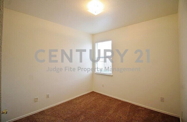 Building Photo - Charming 3/2/2 in Summit Oaks For Rent!