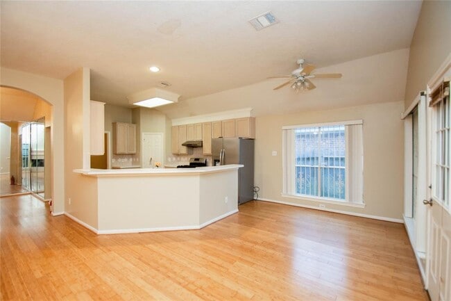 Building Photo - 7731 Las Flores Dr