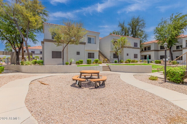 Building Photo - 11375 E Sahuaro Dr