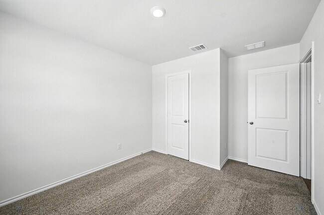 Building Photo - 405 Regiment Rd