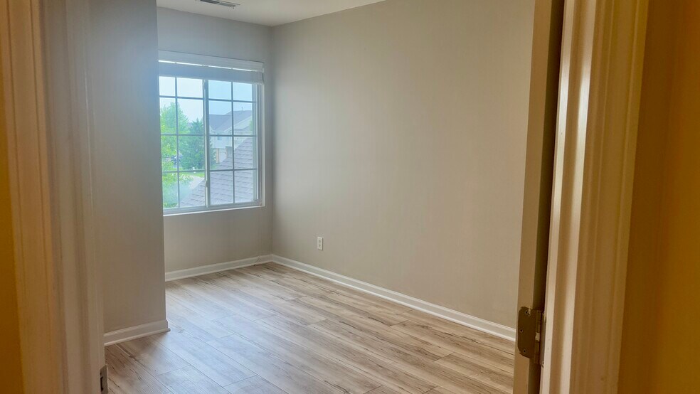Building Photo - 7406 Chucks Way