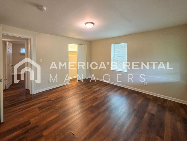 Building Photo - 609 Quebec Dr