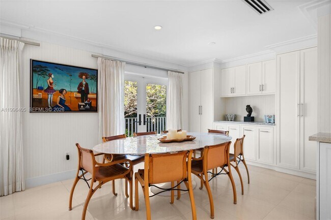 Building Photo - 6831 Sunrise Ct