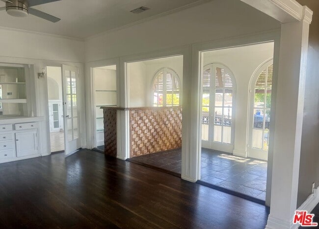 Building Photo - 456 S Wilton Pl