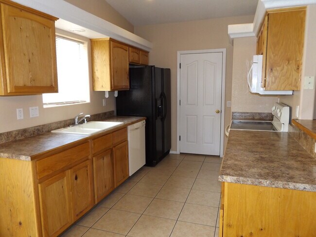 Building Photo - H2889