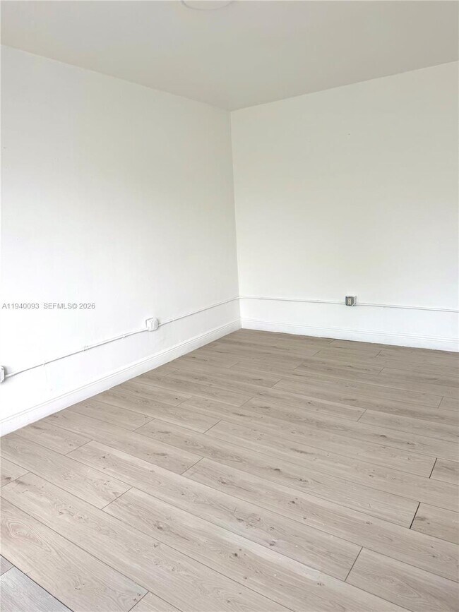 Building Photo - 967 SW 5th St