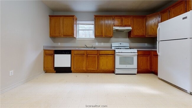 Building Photo - 306 Cherry St