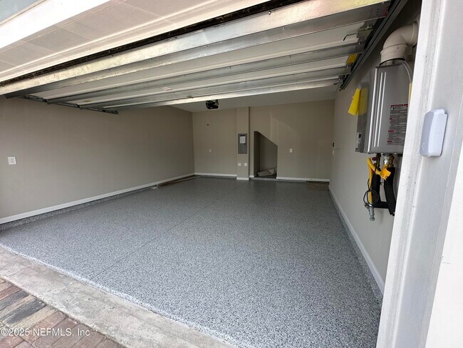 Building Photo - 609 Cherry Elm Dr
