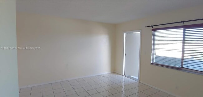 Building Photo - 1400 NE 54th St