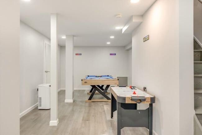 Building Photo - 2135 Rosemont Dr