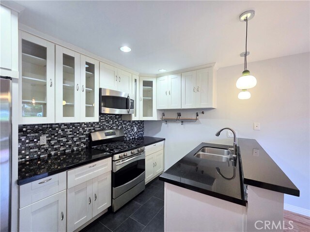 Building Photo - 3701 Country Club Dr