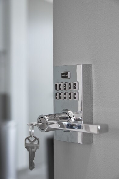 Building Photo - 2929 S La Brea Ave