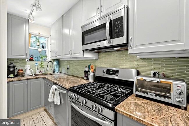 Building Photo - 5231 Ridge Ave