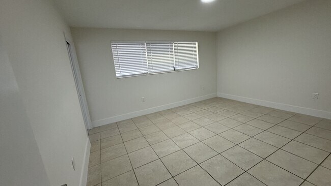 Building Photo - 840 S 63rd Ave