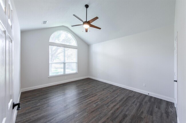Building Photo - 2911 Ledgeside Ct