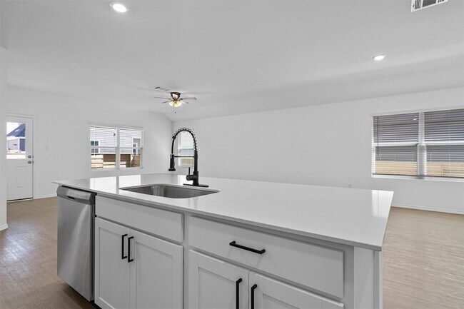 Building Photo - 3305 Everett