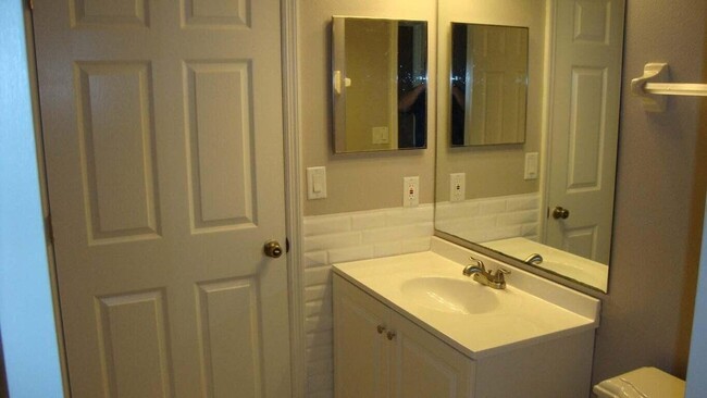 Building Photo - 655 Margie Dr