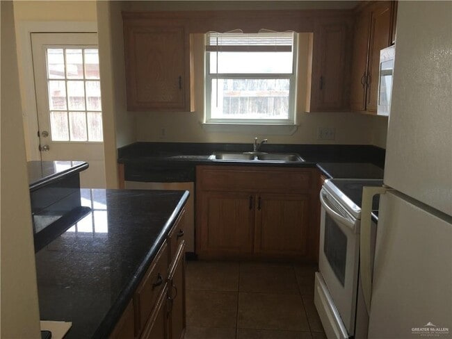 Building Photo - 4008 Parkplace Ave