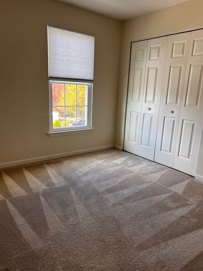 Building Photo - 704 St Thomas Dr