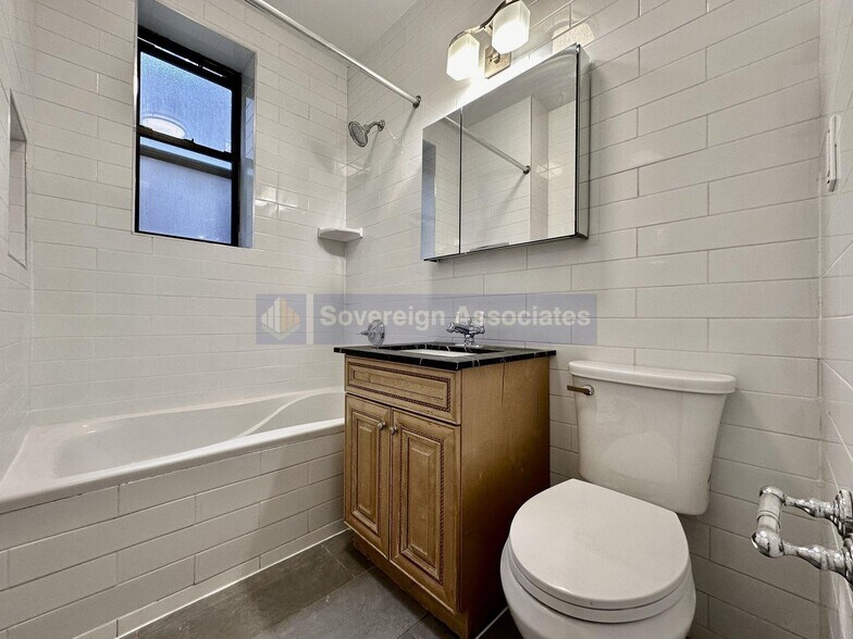 Building Photo - 609 W 137th St