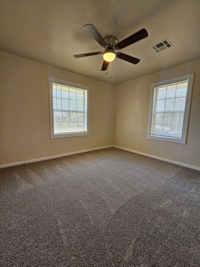 Building Photo - (3) Bed/(1) Bath in Core Norman Avail NOW!