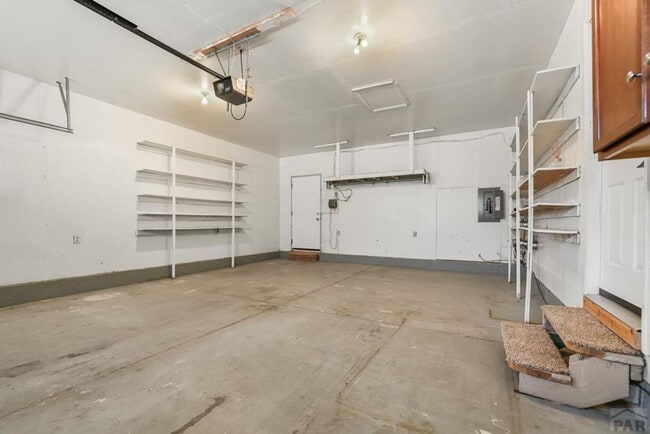 Building Photo - ALL PROSPECTIVE TENANTS MUST SUBMIT A $58 NON-REFUNDABLE APPLICATION FEE PER APPLICANT ONLINE AND...