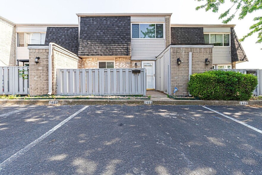 Primary Photo - 1402 Bill Carrol Dr