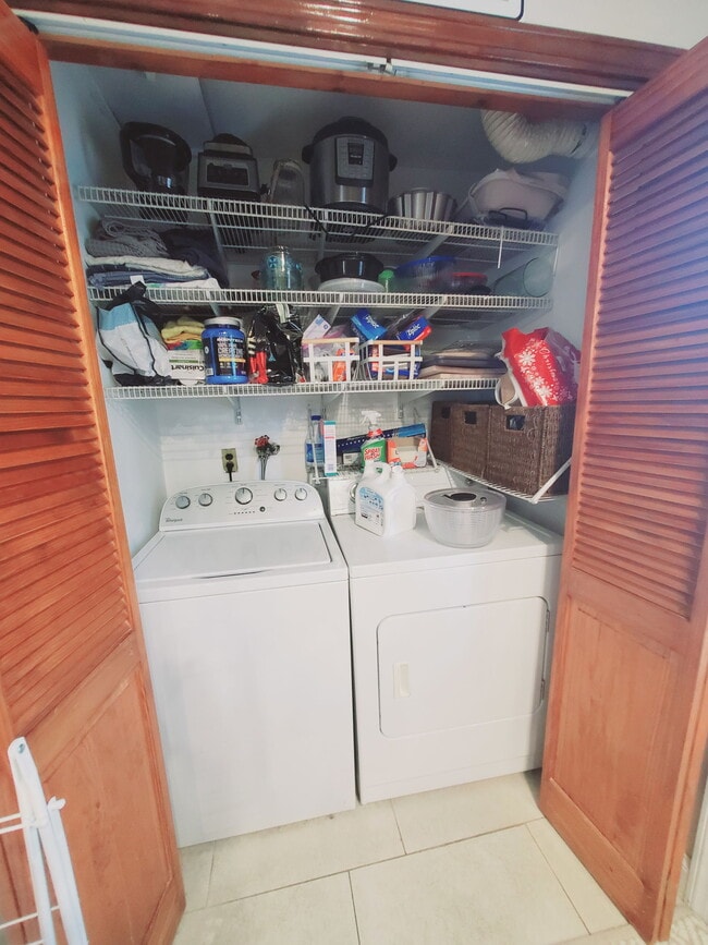 Building Photo - 34 Goodwin St