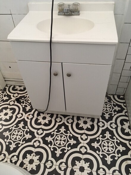 Gorgeous tile floors in bathroom, hall and closet - 1131 W Lynwood Ave