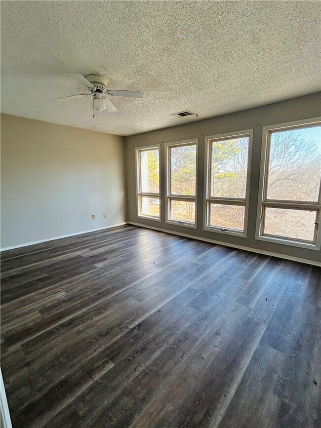 Building Photo - 17 Dogwood Dr