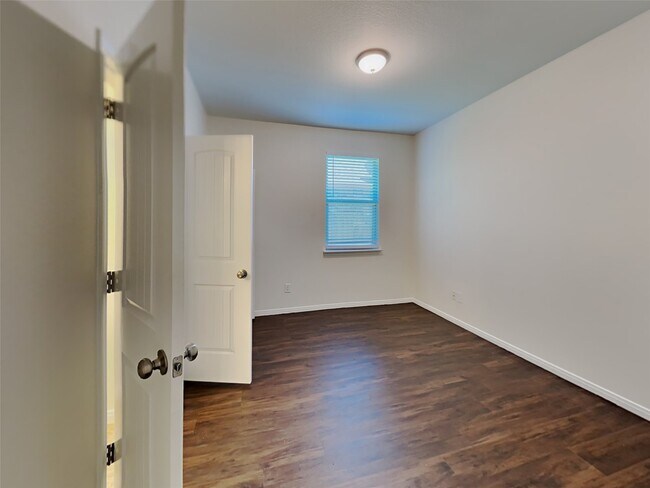 Building Photo - 21614 Champagne Dr E