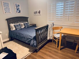 Full size bed and dresser - 1716 W Mandalay Ln