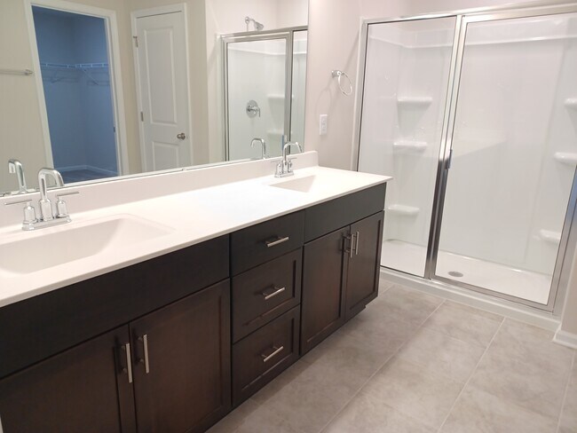 Building Photo - 1006 Depot Dr