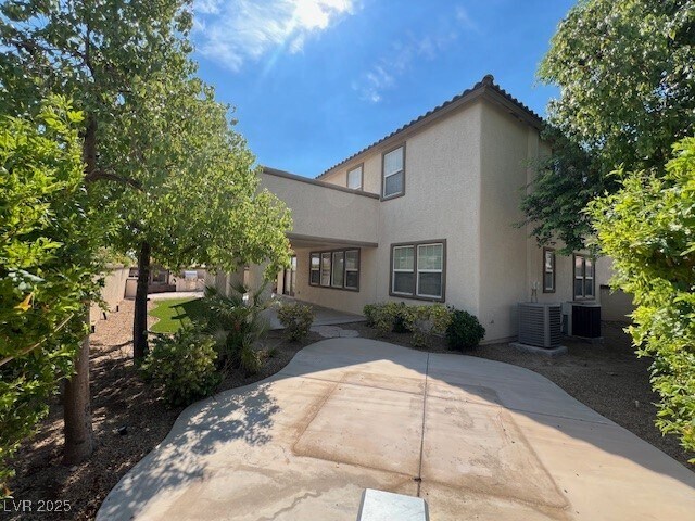 Building Photo - 18 Blue Valley Dr