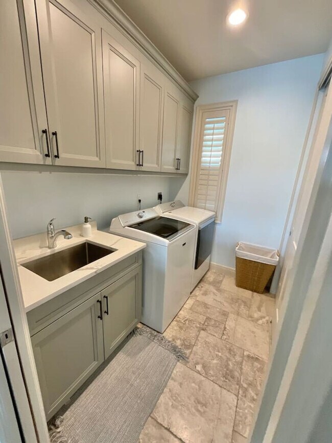 Building Photo - 414 SE 21st Terrace