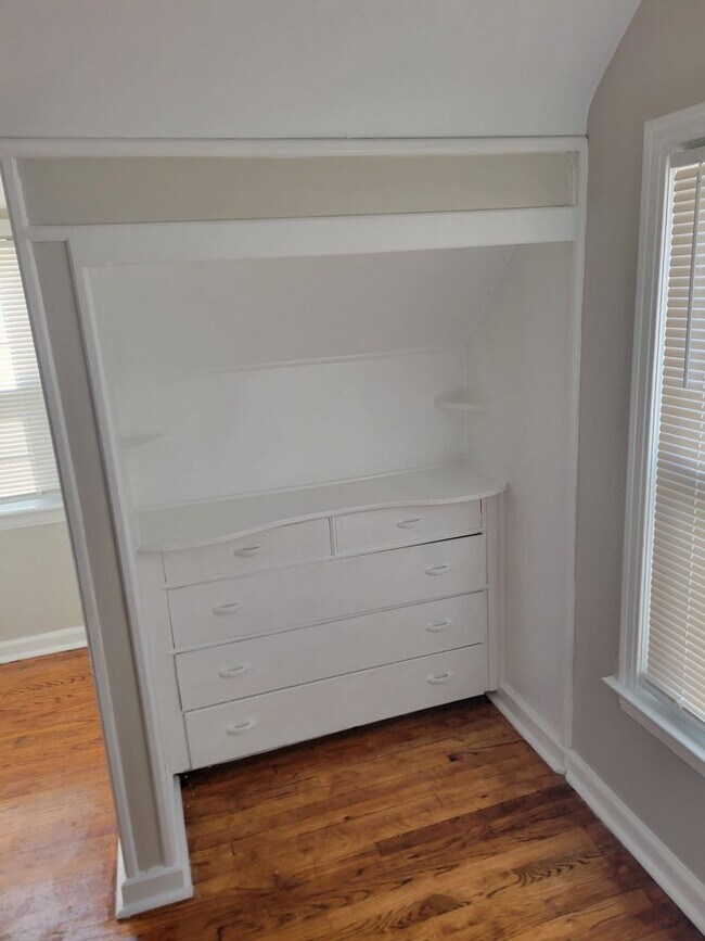 Building Photo - Fully Renovated 3-Bedroom Home – Move-In R...