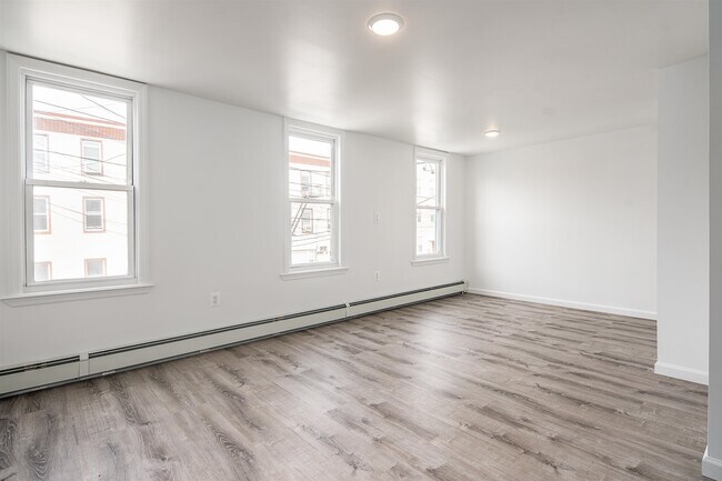 Building Photo - 74 COLGATE St